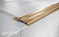 Порог угловой для защиты ступеней из нержавеющей стали шириной 35 мм  FCGR 10 золото сатинированное 2,7 м (Kepler Profiles)